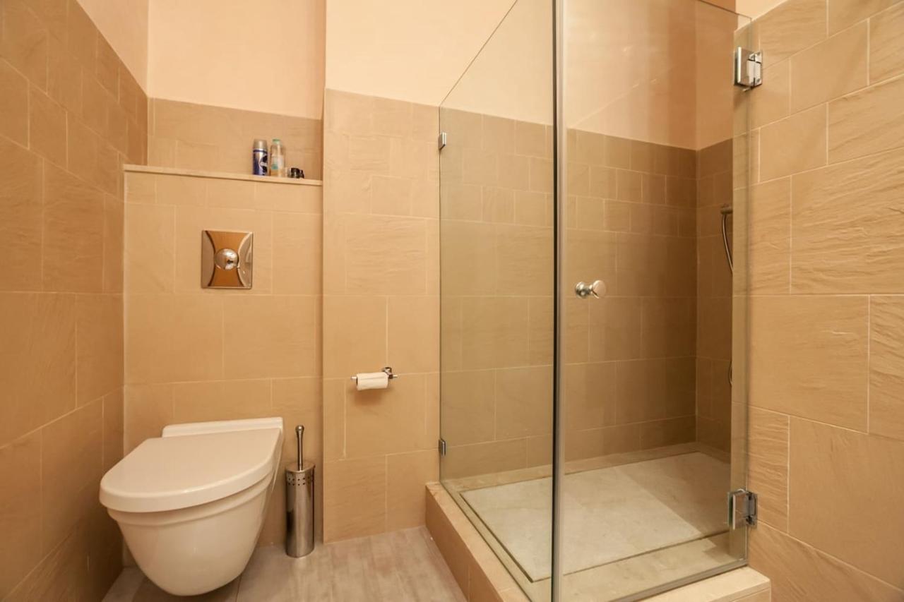 Apartamento Con Encanto En El Barrio De Santa Cruz Sevilla Bagian luar foto