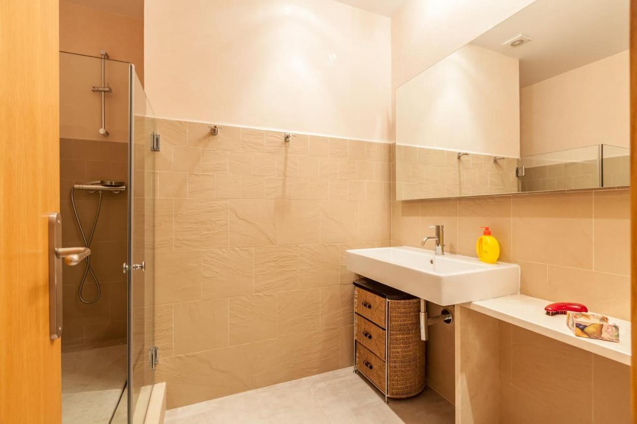 Apartamento Con Encanto En El Barrio De Santa Cruz Sevilla Bagian luar foto